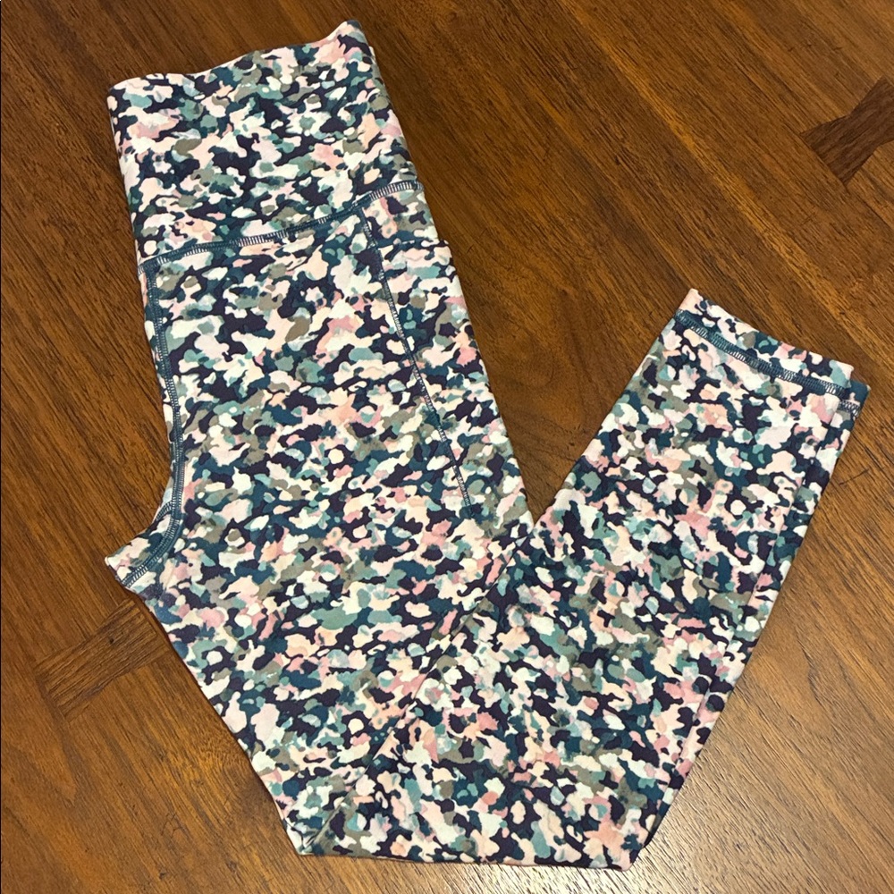 Athleta S Salutation Stash Pocket II Printed 7/8 Tight